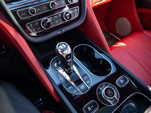 Used 2021 Bentley Bentayga AWD/4WD image 97