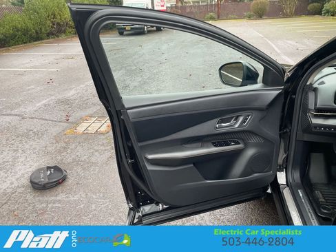 Used 2023 Nissan Ariya AWD image 17