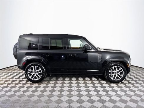 Used 2024 Land Rover Defender 110 X-Dynamic SE image 4