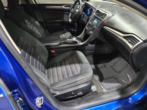 Used 2017 Ford Fusion SE image 32