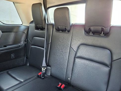 Used 2025 Nissan Pathfinder SL image 30