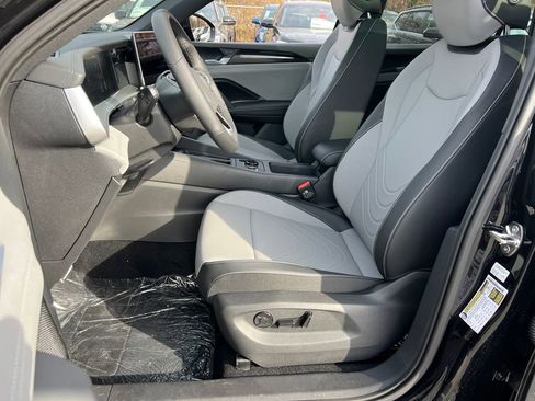 New 2026 Volkswagen Tiguan SE R-Line image 18