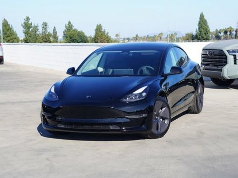 Used 2022 Tesla Model 3 Long Range AWD/4WD image 3