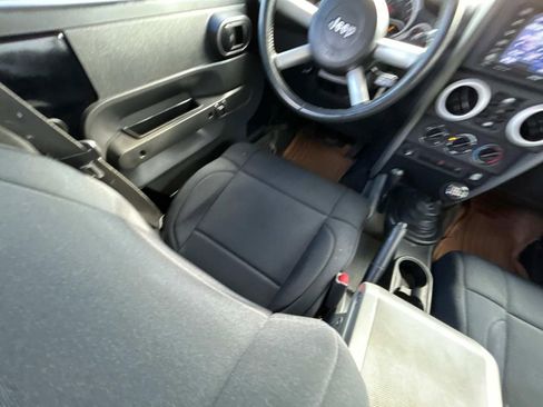 Used 2008 Jeep Wrangler Unlimited Sahara w/ Dual Top Group image 7