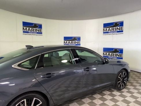 Used 2025 Honda Accord Touring image 2