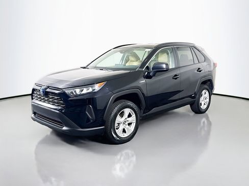 Used 2020 Toyota RAV4 LE image 4