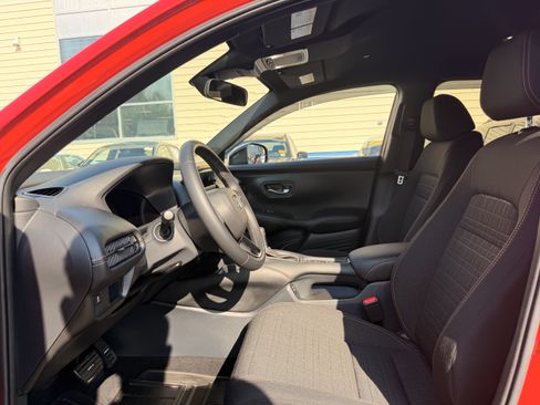 Certified 2025 Honda HR-V Sport image 14
