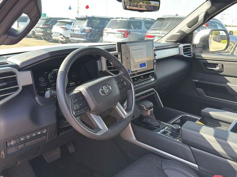 Used 2025 Toyota Tundra Limited AWD/4WD image 22
