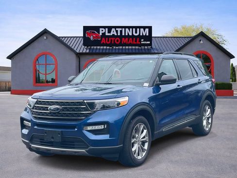 Used 2023 Ford Explorer XLT w/ Equipment Group 202A AWD/4WD image 3