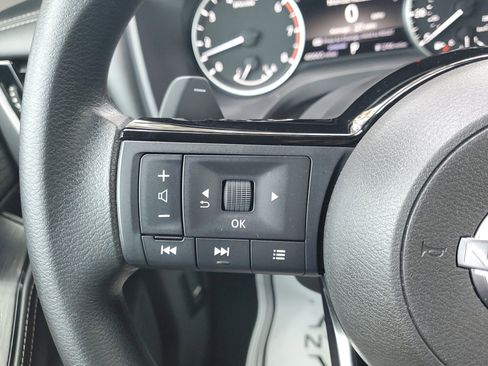 Used 2022 Nissan Rogue SV image 24