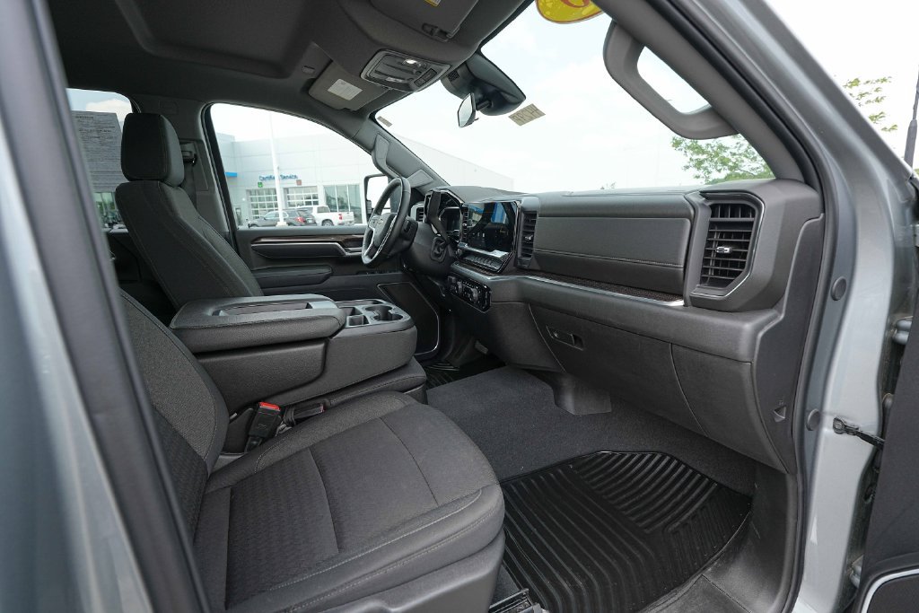 Used 2025 Chevrolet Silverado 2500 LT w/ Convenience Package AWD/4WD image 23