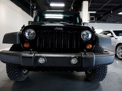 Used 2013 Jeep Wrangler Unlimited Rubicon w/ Connectivity Group AWD/4WD image 16