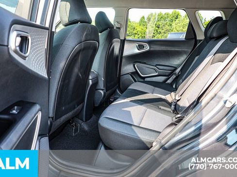 Used 2025 Kia Soul LX w/ LX Technology Package FWD image 19