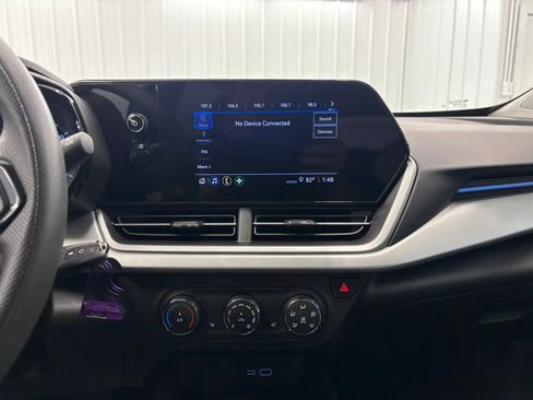 Used 2025 Chevrolet Trax LS w/ LS Convenience Package FWD image 39