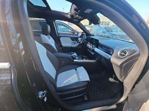 Used 2023 Mercedes-Benz GLB 250 GLB 250 image 3