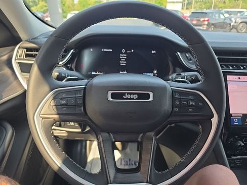 Used 2024 Jeep Grand Cherokee Limited w/ Luxury Tech Group II AWD/4WD image 19