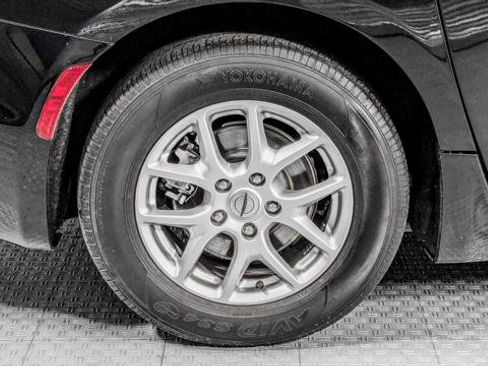 Used 2024 Chrysler Pacifica Touring-L FWD image 34