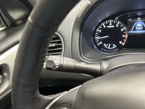 Used 2018 Nissan Pathfinder SL w/ Midnight Edition Package FWD image 19
