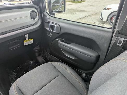New 2026 Jeep Gladiator Sport AWD/4WD image 17