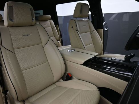 Used 2024 Cadillac Escalade ESV Premium Luxury image 21