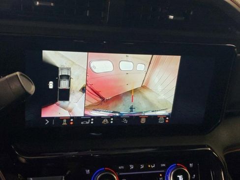 Used 2025 GMC Sierra 2500 AT4 image 25