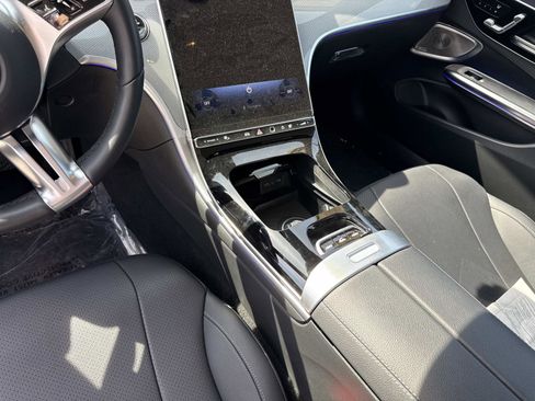 Used 2025 Mercedes-Benz CLE 300 4MATIC Cabriolet image 18