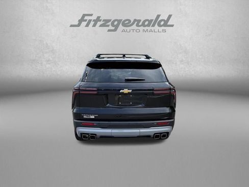 Used 2025 Chevrolet Traverse LT w/ LPO, Floor Liner Package FWD image 7