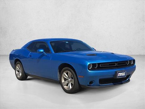 Used 2023 Dodge Challenger SXT image 3