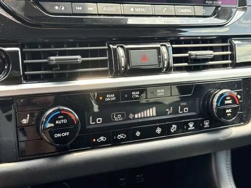 Used 2025 Nissan Pathfinder SV AWD/4WD image 41