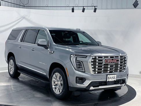 Used 2025 GMC Yukon XL Denali AWD/4WD image 45