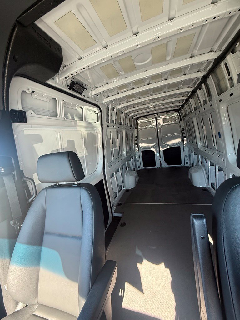 Used 2024 Mercedes-Benz Sprinter 2500 image 7