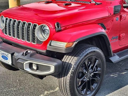 Used 2025 Jeep Wrangler Unlimited Sahara AWD/4WD image 10