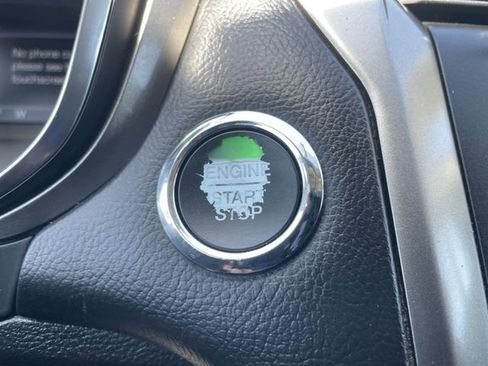 Used 2017 Ford Fusion SE w/ Fusion SE Technology Package FWD image 16