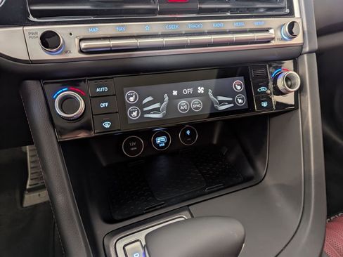 Used 2024 Genesis G70 2.5T w/ Sport Prestige Package image 43