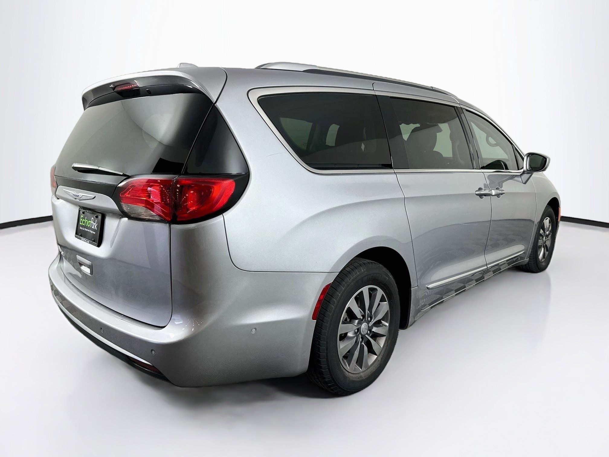 Used 2019 Chrysler Pacifica Touring-L Plus w/ Advanced Safetytec Group FWD image 9