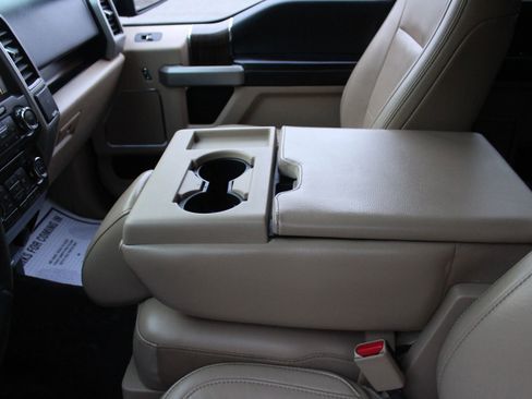 Used 2017 Ford F150 Lariat w/ Trailer Tow Package image 23