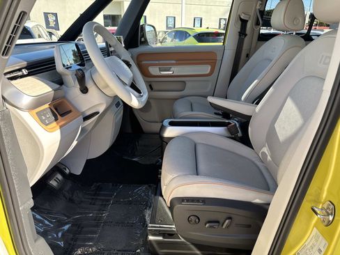 Used 2025 Volkswagen ID. Buzz 1st Edition image 23