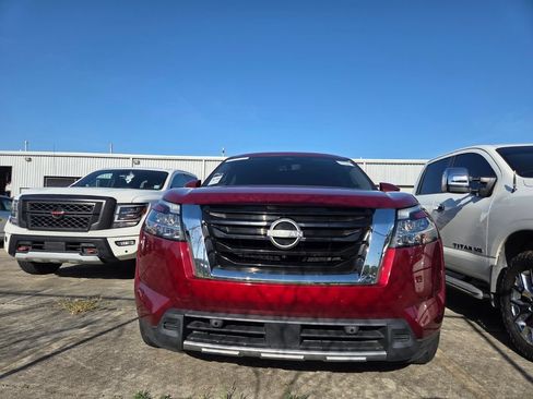 Used 2023 Nissan Pathfinder SL w/ SL Premium Package FWD image 2