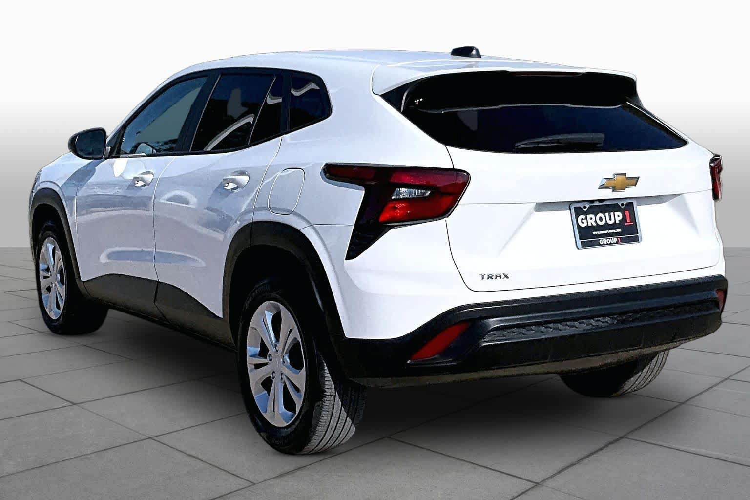 Used 2025 Chevrolet Trax LS FWD image 12