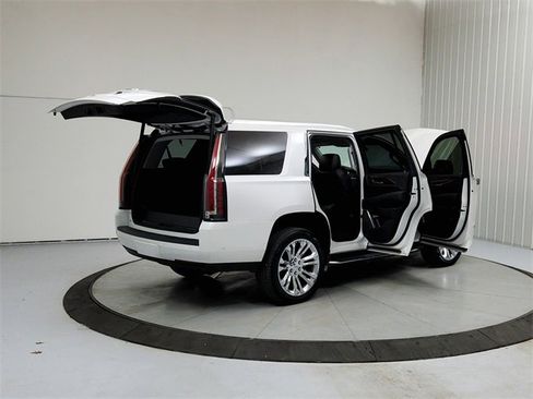 Used 2020 Cadillac Escalade Luxury image 15