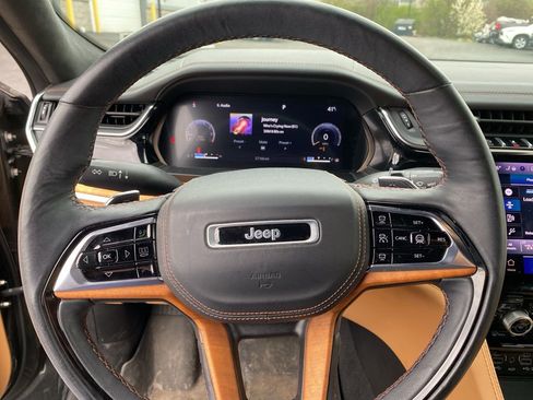 Used 2023 Jeep Grand Cherokee L Summit AWD/4WD image 9
