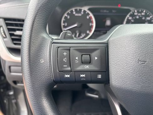 Used 2025 Nissan Rogue S FWD image 29