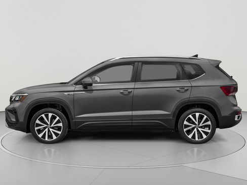 Used 2022 Volkswagen Taos SE FWD image 3