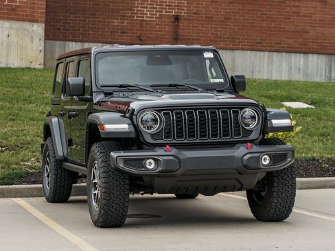 Used 2026 Jeep Wrangler Unlimited Rubicon AWD/4WD image 2