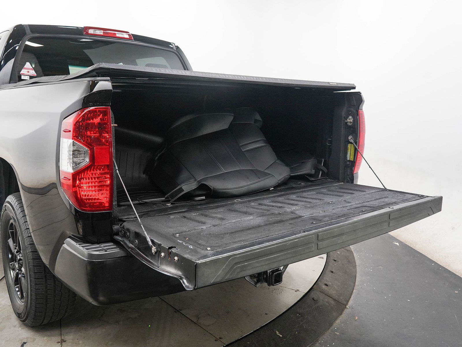 Used 2015 Toyota Tundra SR5 w/ SR5 Upgrade Package AWD/4WD image 9