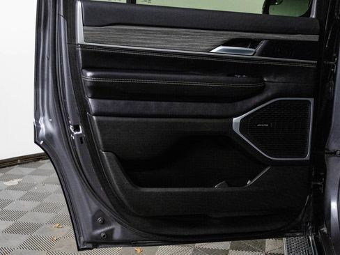 Used 2024 Jeep Wagoneer Series III image 33