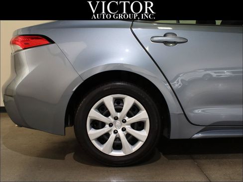 Used 2020 Toyota Corolla LE FWD image 12