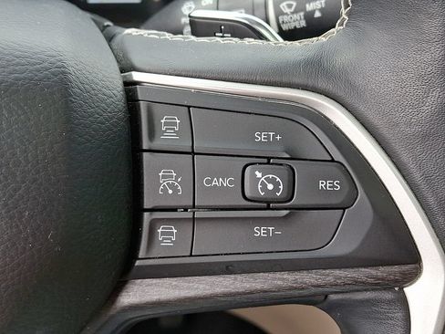 Used 2021 Jeep Grand Cherokee L Limited AWD/4WD image 24