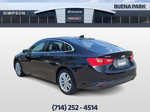 Used 2018 Chevrolet Malibu LT w/ Leather Package FWD image 6