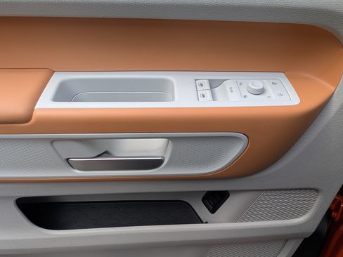Used 2025 Volkswagen ID. Buzz 1st Edition RWD image 16